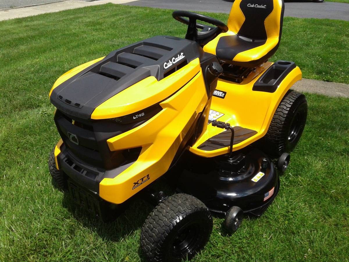CUB CADET XT1 LT46 HYDRO AUTOMATIC RIDING MOWER