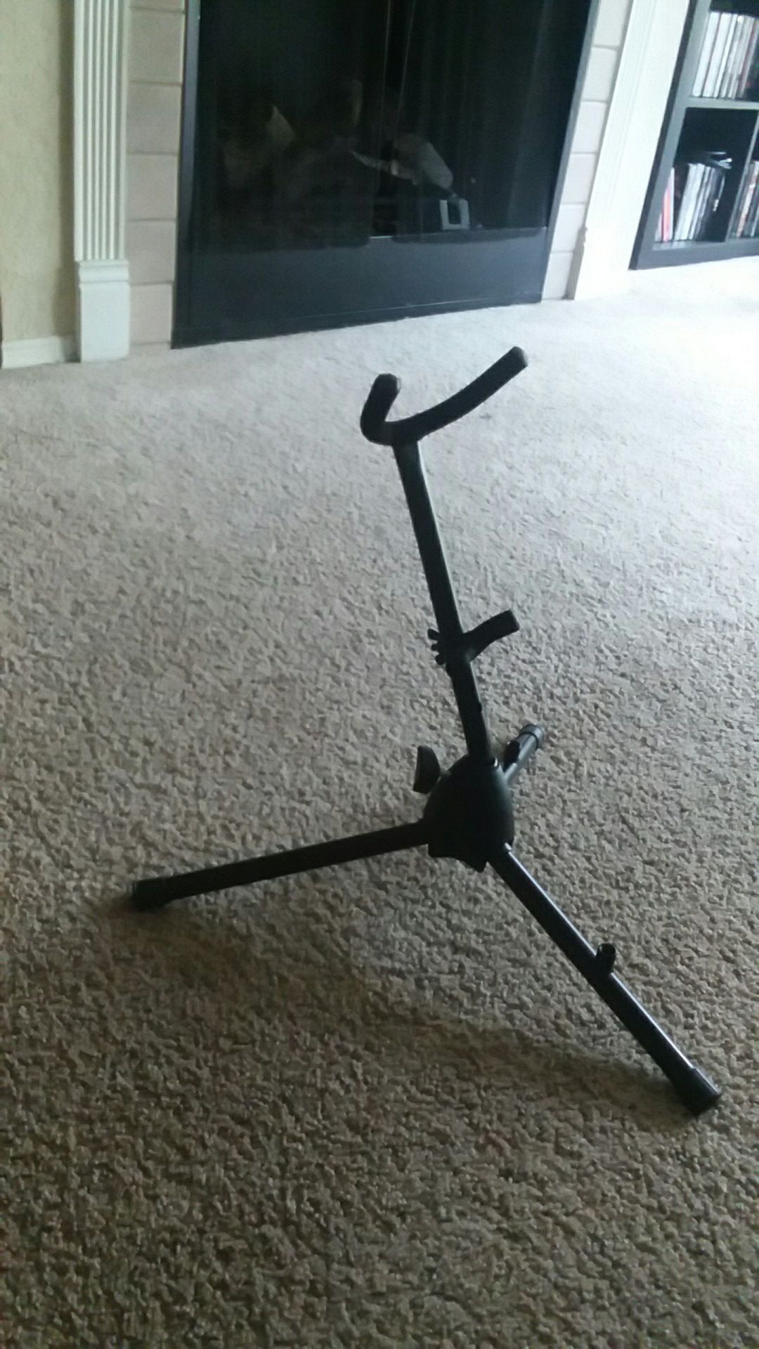 Saxophone stand