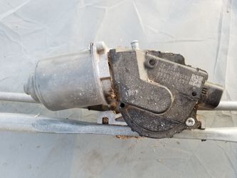 2011-14 Dodge Challenger 3.6L windshield wiper motor assembly