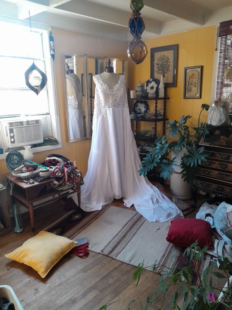 Brand New Never Worn Wedding Dress
