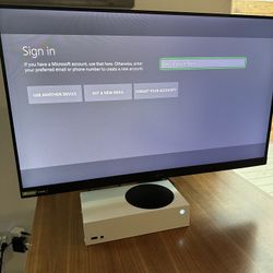 Xbox One S and 32-Inch Monitor