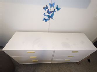 White 6 Drawer Accent Chest with Metal Legs