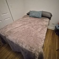 Full Size Beautyrest Silver - Cooper River w/Box Spring