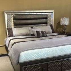 King. Bedroom Set 