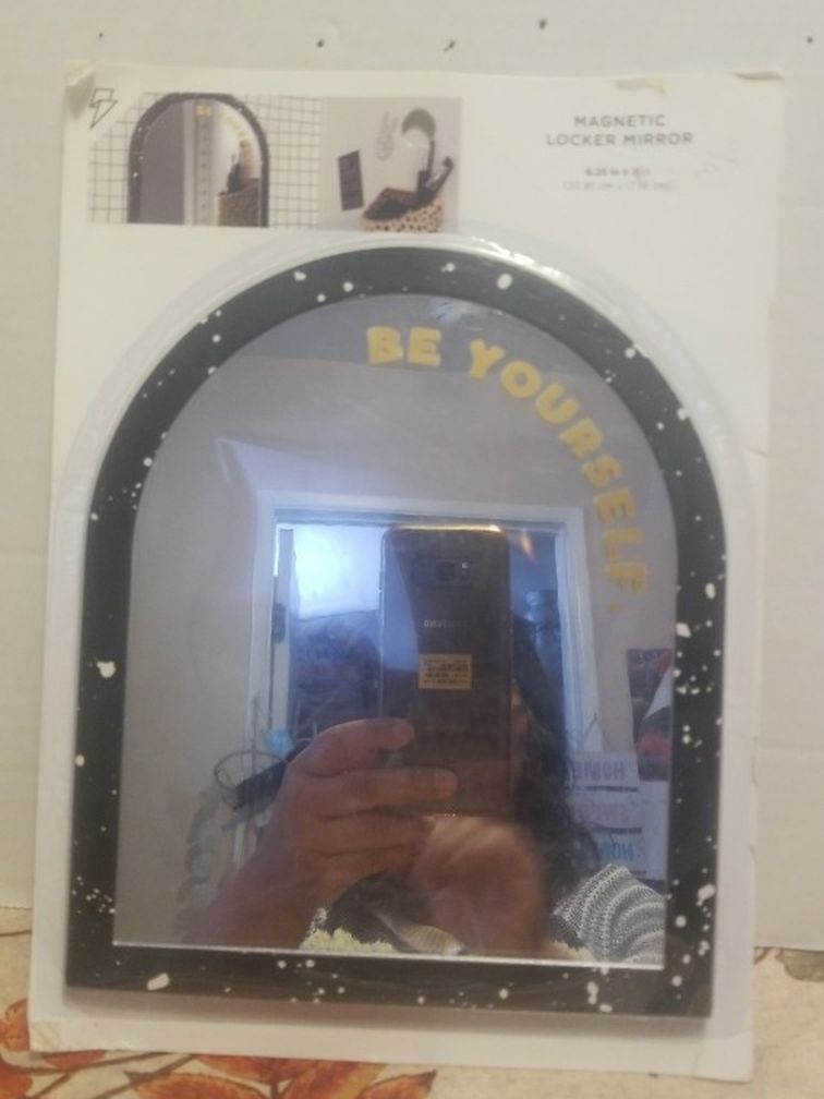 Magnetic Locket Mirror.