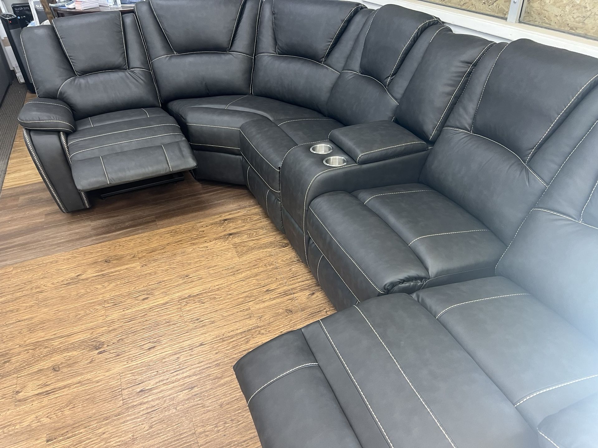 🛋️NEW!! In BOX 📦 BARGAIN 3 Breathable Recliner Sectional