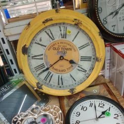Metal Old Town Restoration Clock 