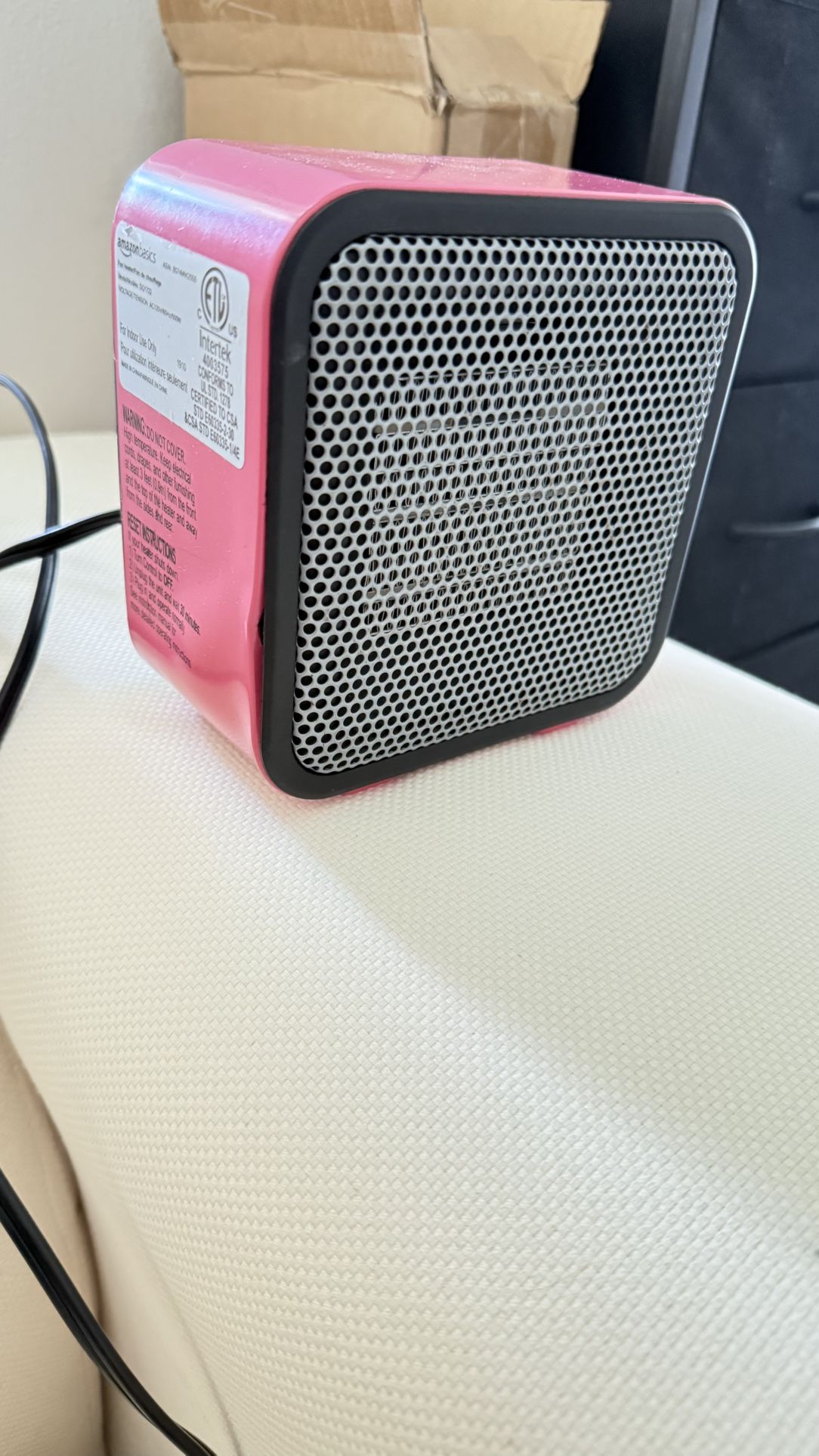 AmazonBasics 500-watt Ceramic Small Space Personal Mini Heater