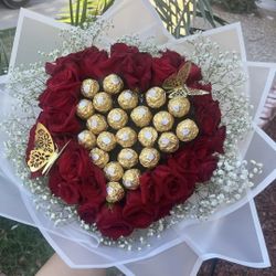 Ramo De Rosas Con Ferrero Rocher