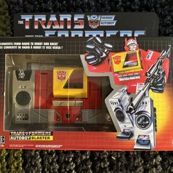Transformers G1 Reissue: Soundblaster