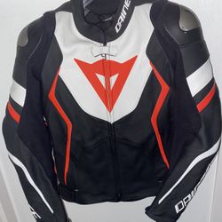 DAINESE AVRO 4 Leather Jacket, Black Matte, White, Fluo Red, Size 46(USA36)