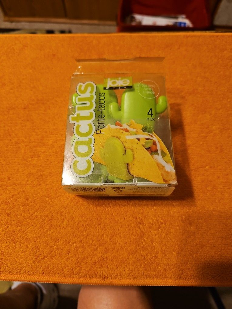 $5  NEW!  CACTUS TACO HOLDERS SET OF 4