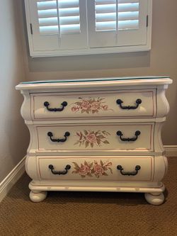 Bombay chest