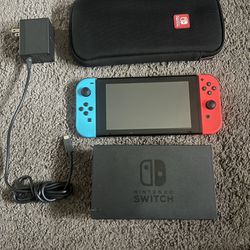 Nintendo Switch + Casebag 