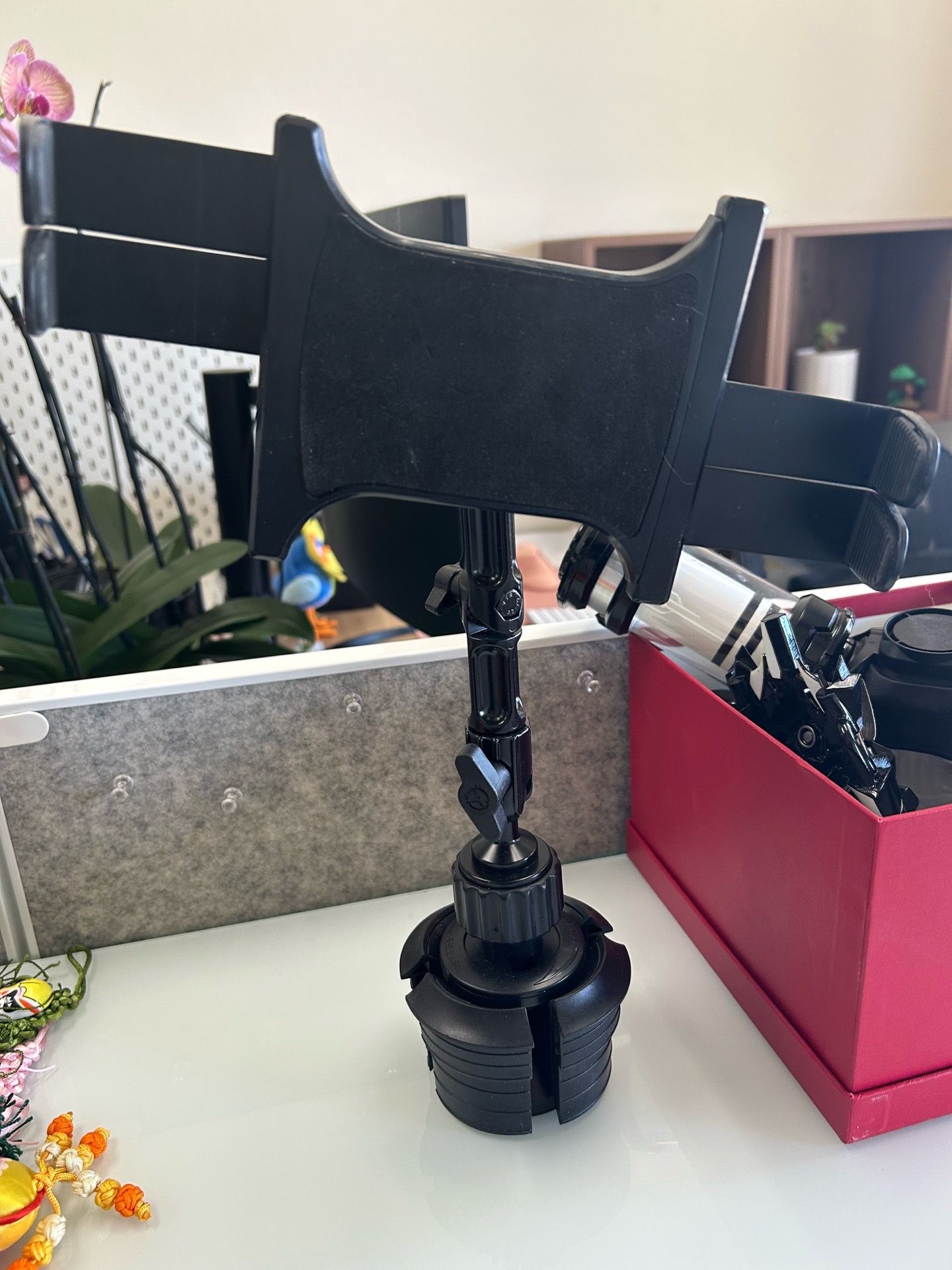 Device holder for cup holder