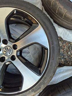 VW 18" Alloy Wheels with Michelin Tires 225/40R18