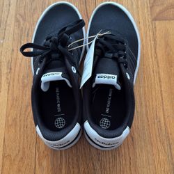 Adidas Shoe Unisex Size: 4