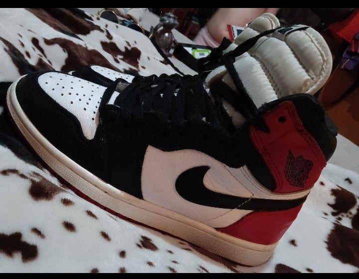 Jordan 1 Retro High OG Black Toe / 2016