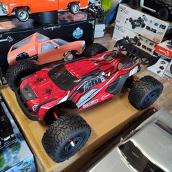 1/6 scale brushless electric four-wheel drive RC truggy