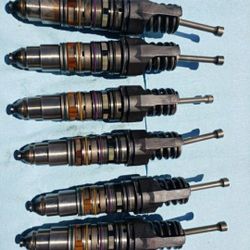 6 ISX CM871 Fuel Imjectors in great condition