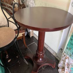 Round Bar table with chairs 