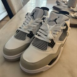 Jordan 4s