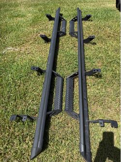 Factory OEM Running Boards – 2019–2026 Chevrolet Silverado & GMC Sierra 1500–3500 💲 $250 ✔️ Genuine Factory OEM ✔️ Great condition ✔️ Complete set ?