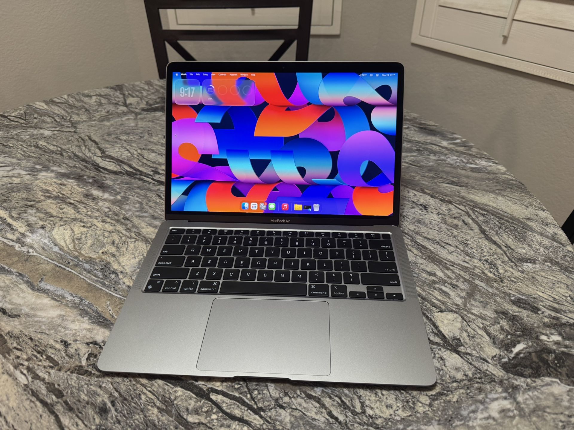 M1 MacBook Air 8 Core Gpu 16GB 1TB 44 Cycles