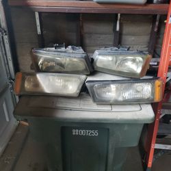 2011 Chevy Silverado Headlights/lenses