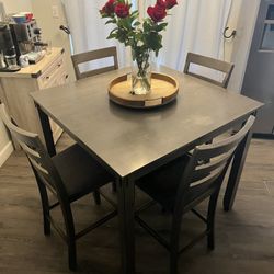 Ashley Table Of 4