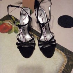 6 1/2 M Genuine Leather, Rhinestones, Used Twice For A Wedding, Brand Nina