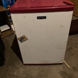 Mini Fridge Yes It Works 