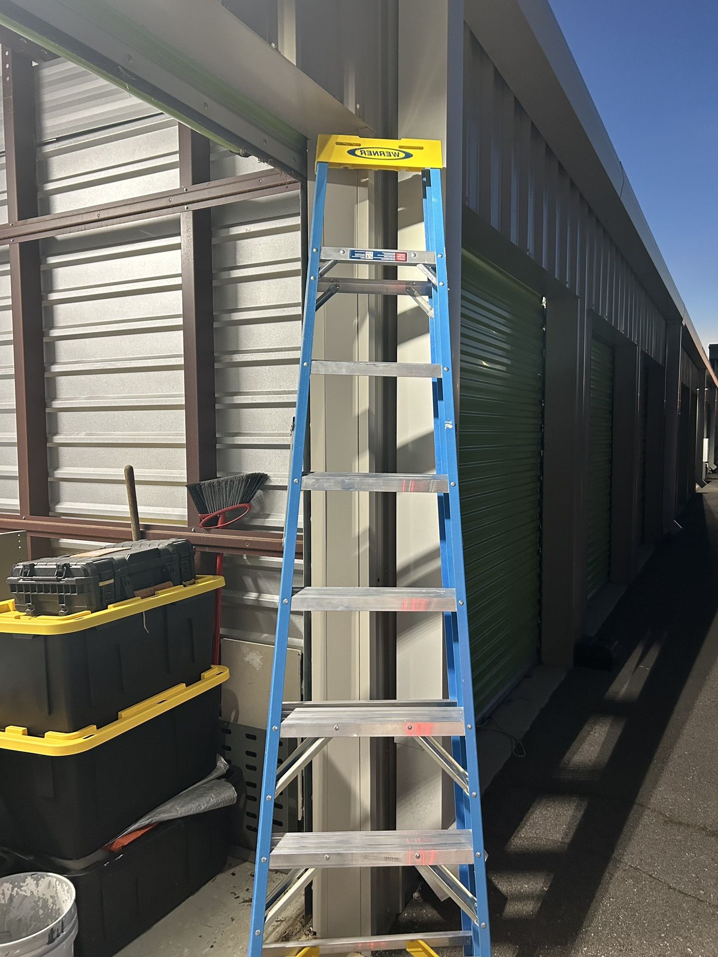 ladder 8 ft , like new 