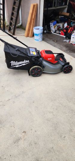 Milwaukee  lawnmower  M18