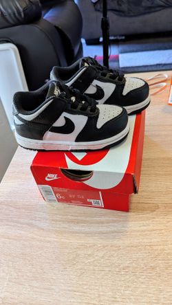 Size 6 Black and White Low Nike