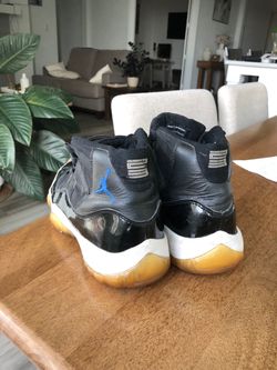 2009 Jordan space jam 11s size 7.5