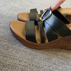 New Size 6 Italian Shoemakers Woman's Wedge Sandals