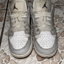 Air Jordan 1 Low GS "Midnight Navy" Size: 4Y