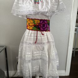 Beautiful Mexican Dress Size 8. Belt Not Included 
