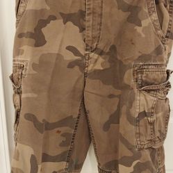 Arizona Cargo Shorts Size 32