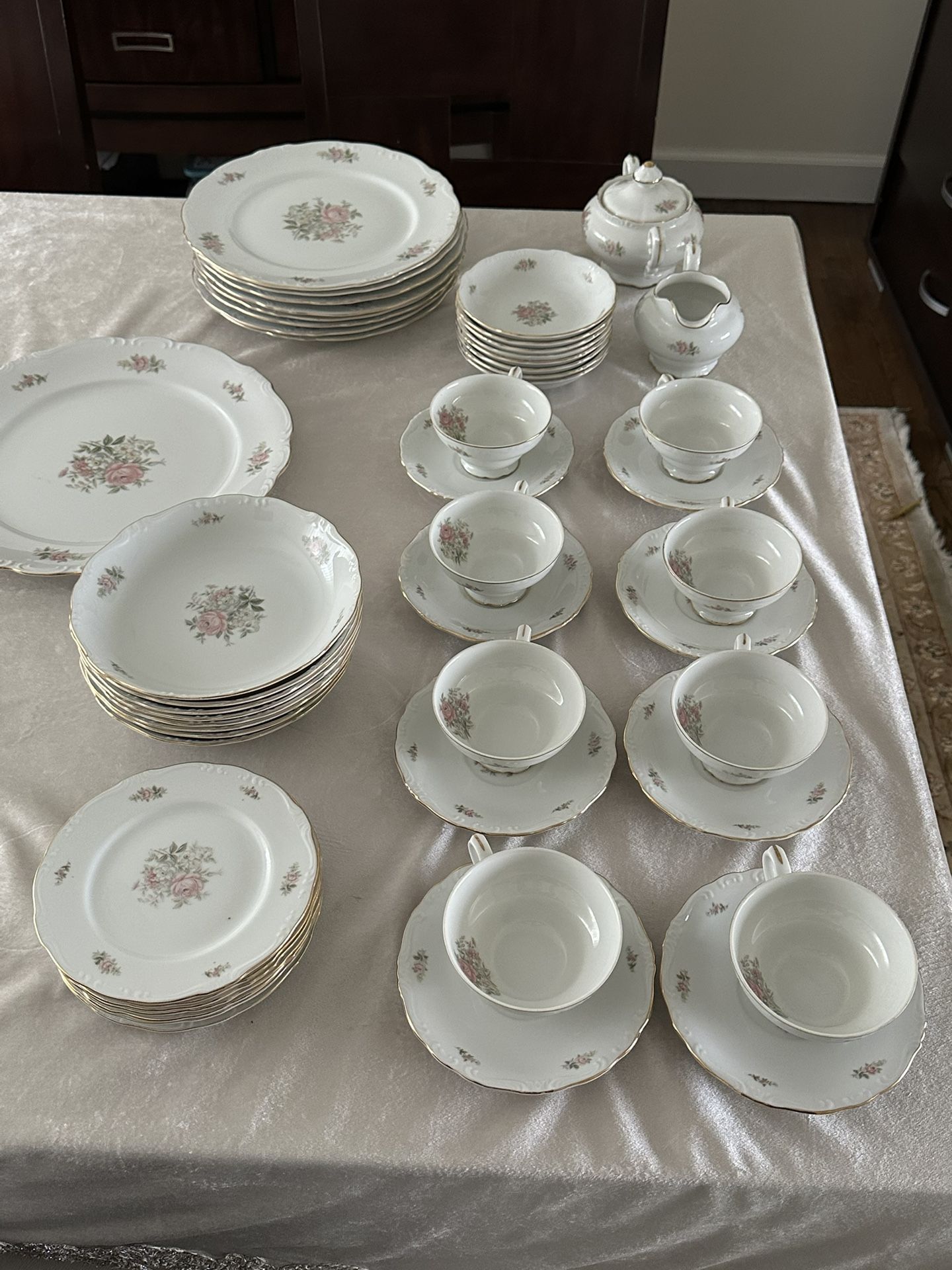 Partial Crestwood China "Georgian Rose" Japan Dinnerware Set 51 pieces