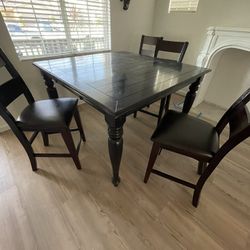 Dining Room Table 