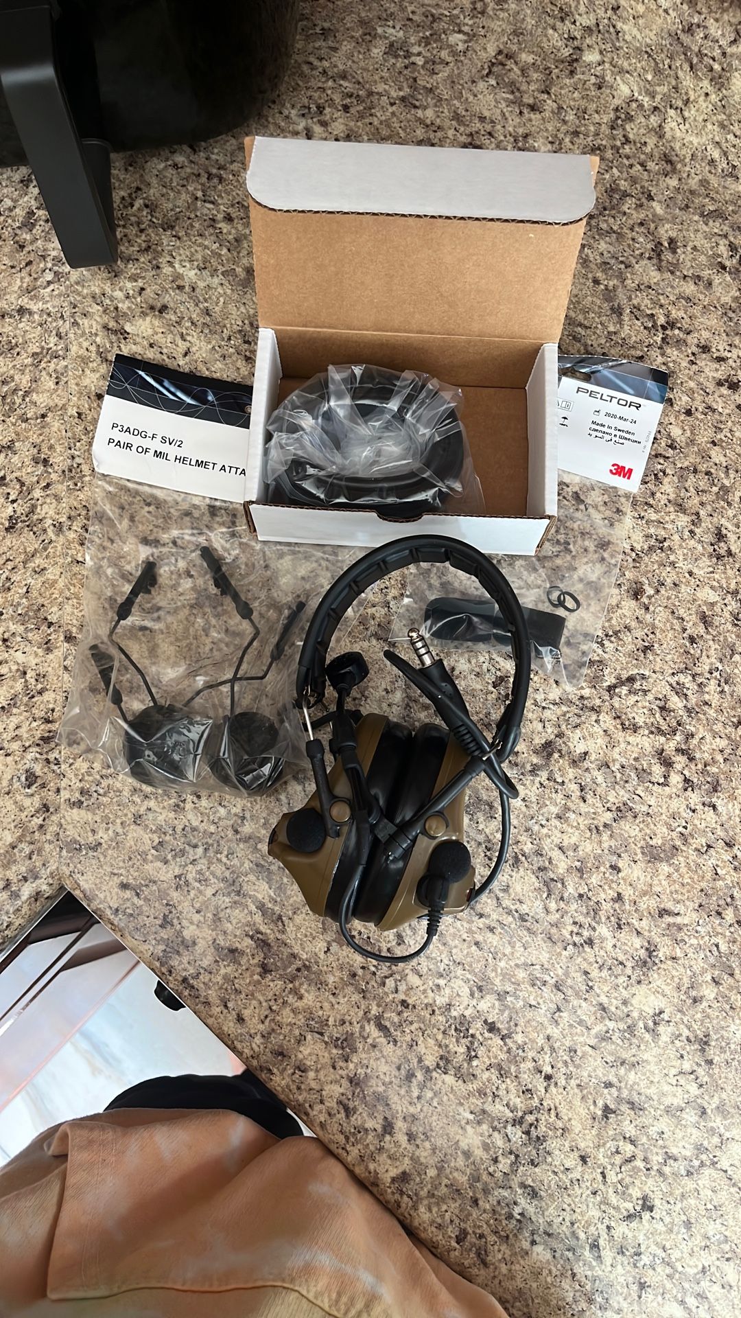 PELTOR ComTac VI NIB Headset