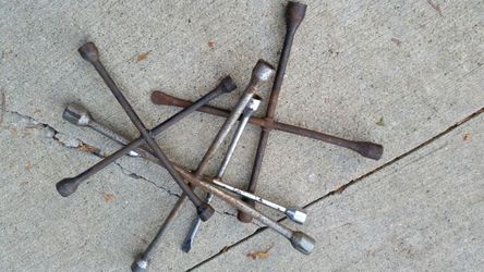 Four way lug wrenches automotive tool set of four