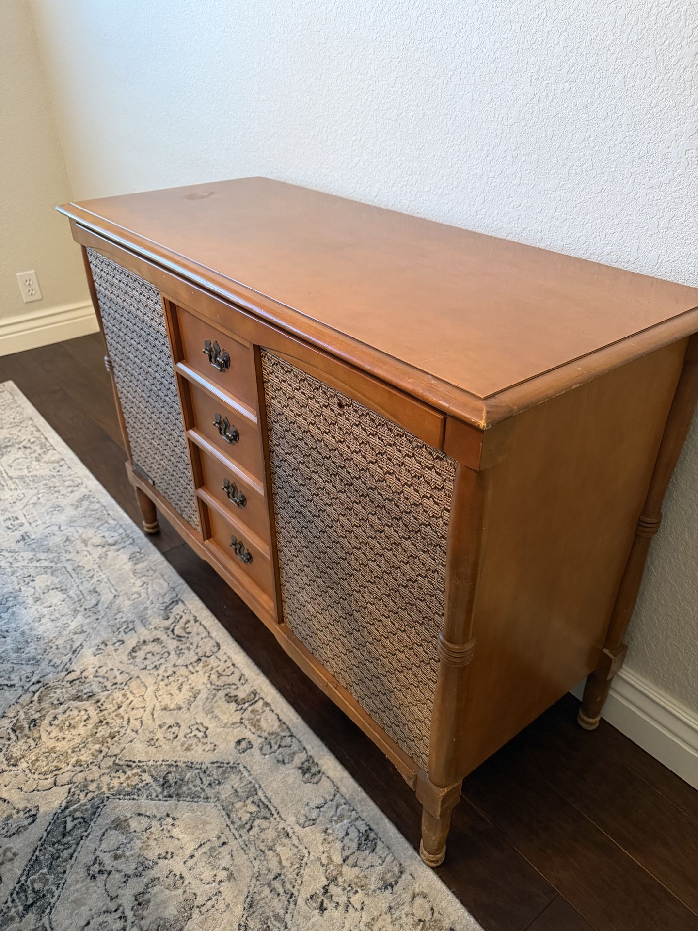 Vintage RCA Victor Console – Working AM/FM + Turntable