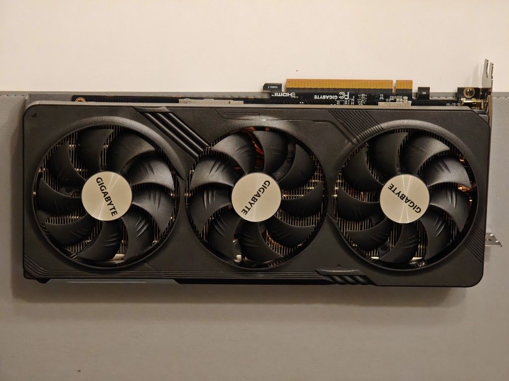 RX 7800 XT GIGABYTE GAMING OC 16G