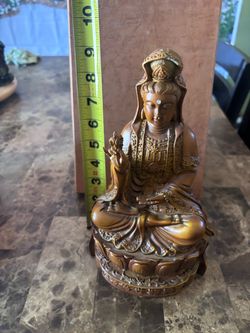 Guanyin / kwan yin Buddhist statue