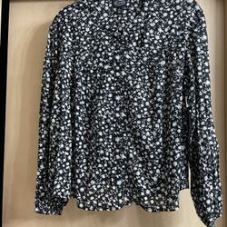 Brand new black and white floral women’s size small blouse. 