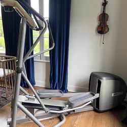 Precor EFX 5.25 Lightly Used. 