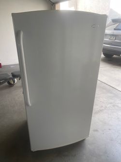 Stand up freezer